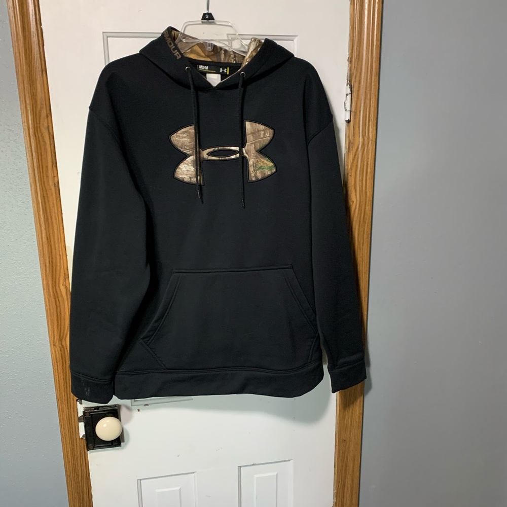 Size MD Men’s Hooded Under Armour Sweatshirt